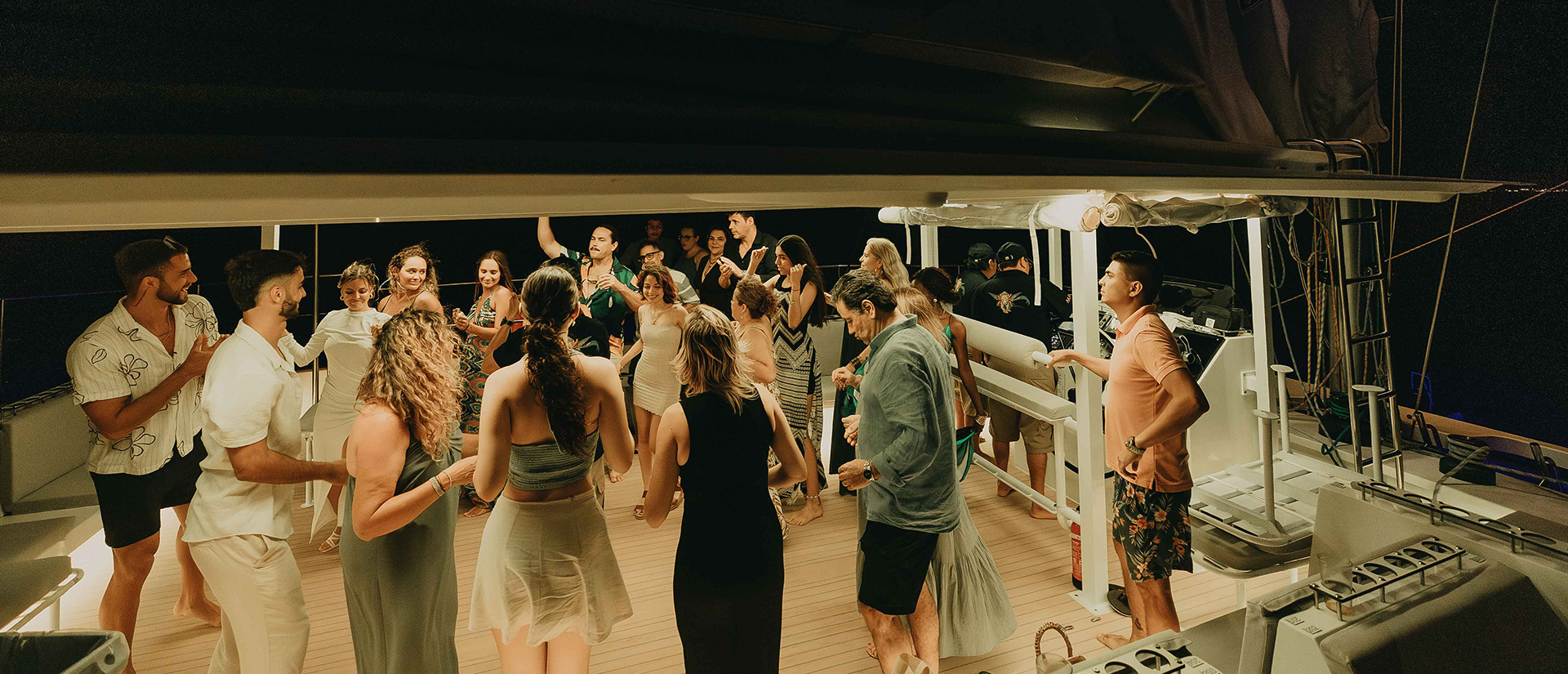 Cena Romántica en Catamarán Privado en Cancún con MAYEY